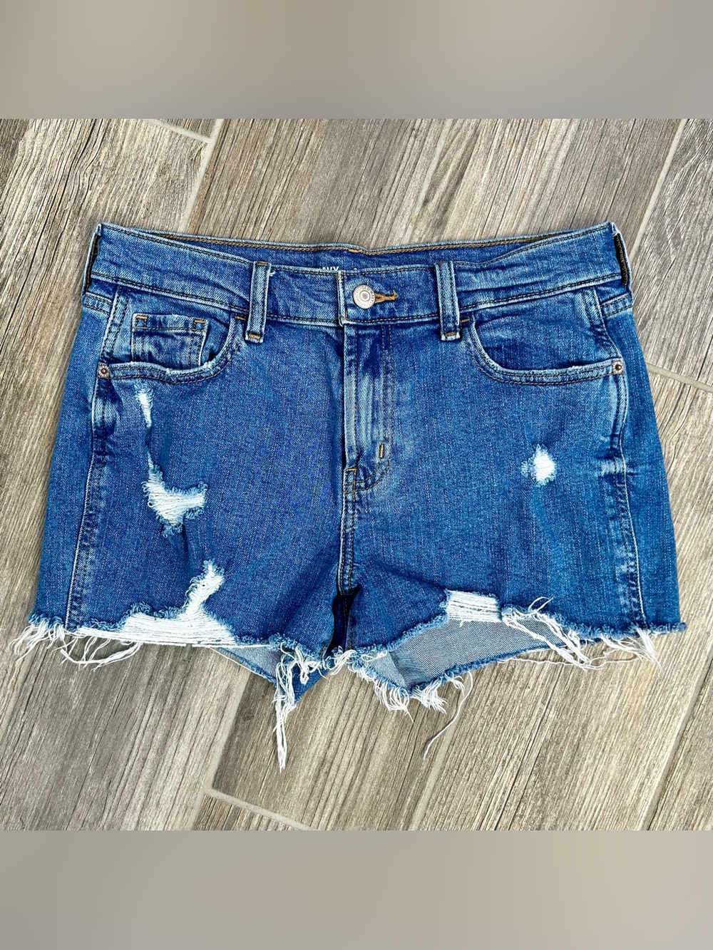 Old Navy Mid-Rise Boyfriend Distressed Cut-Off Denim Shorts Size 2 Blue Wash